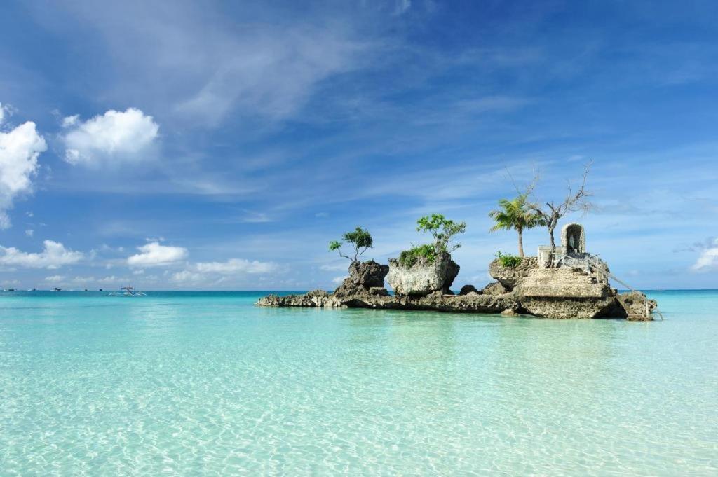 Hannah Hotel Balabag  Bagian luar foto